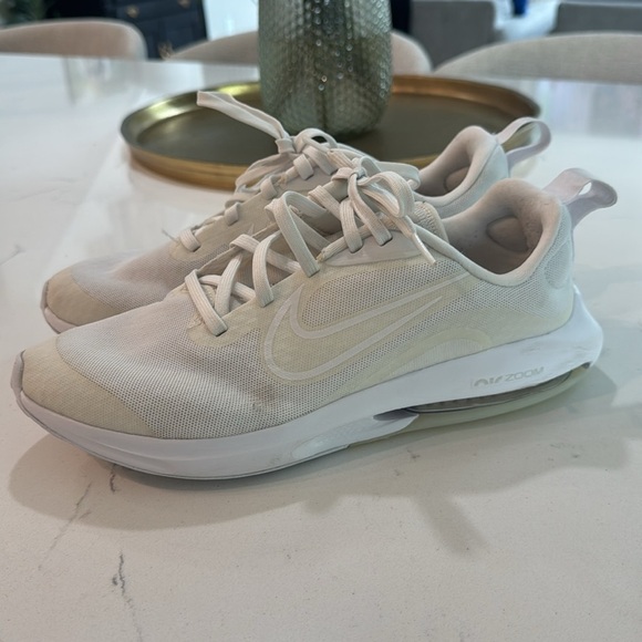 Nike Air Zoom Shoes.  White/cream in color. Size 6Y or women’s size: 7.5. - Picture 4 of 8